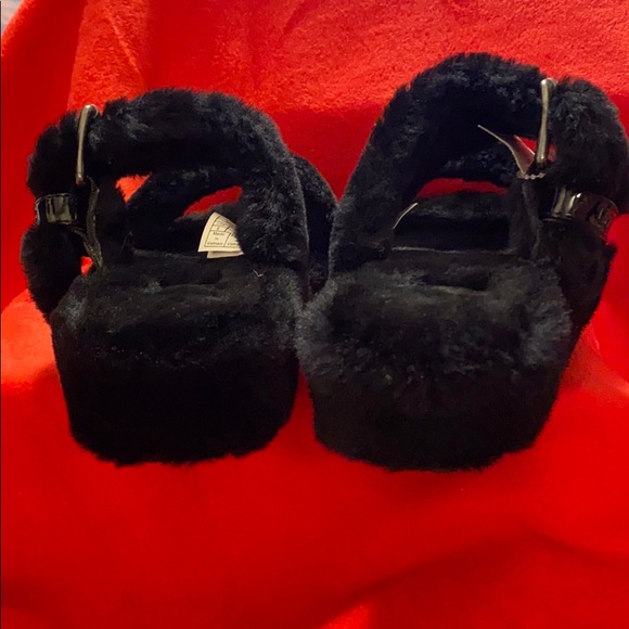 UGG Slippers - Picture 7 of 9